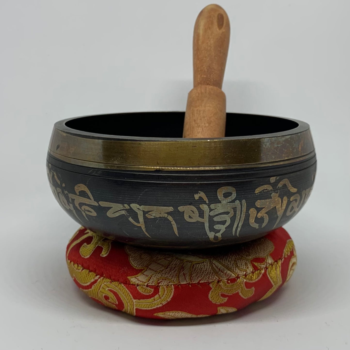 11.5cm Singing Bowl with striker and cushion