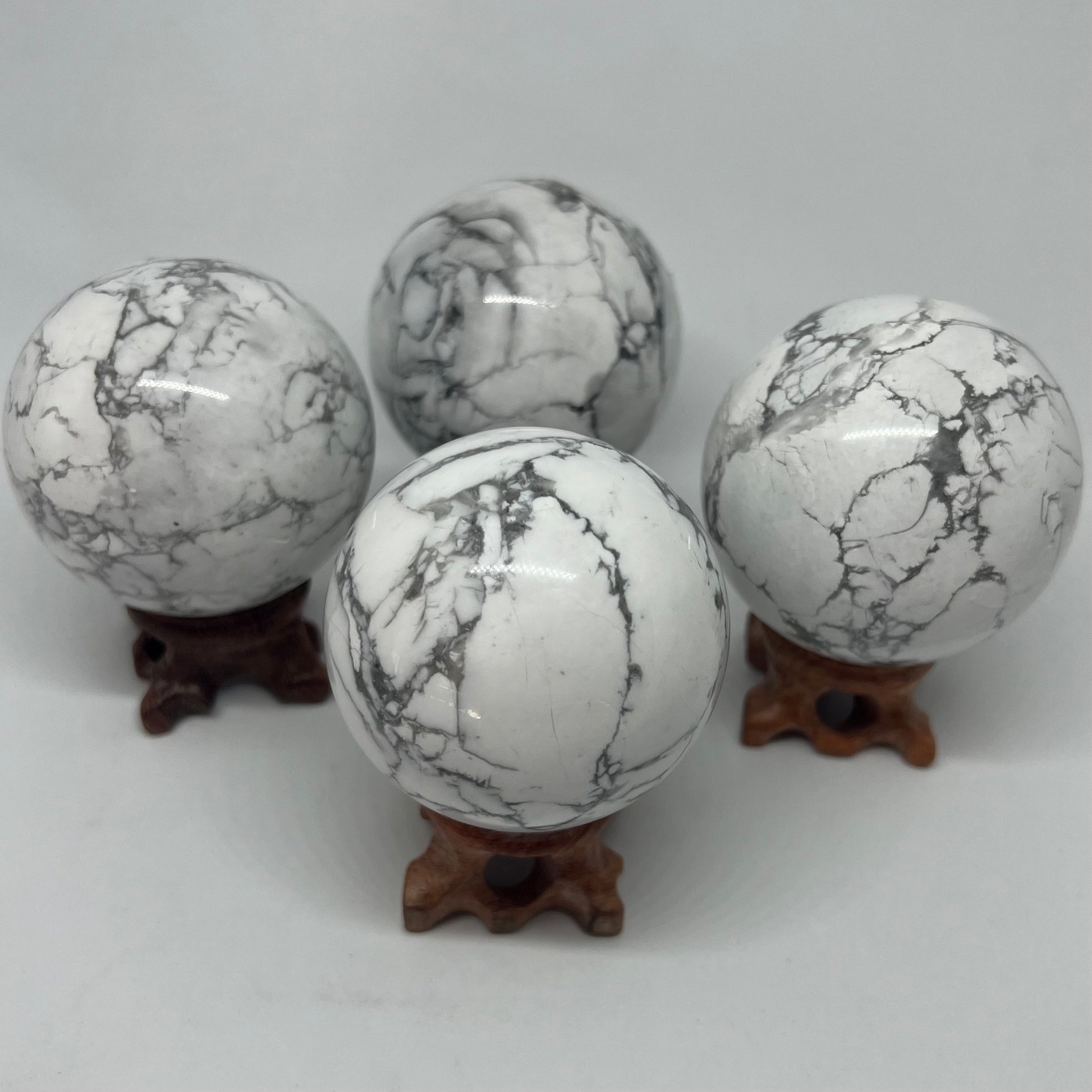 Howlite Sphere Large – Kinesi Living
