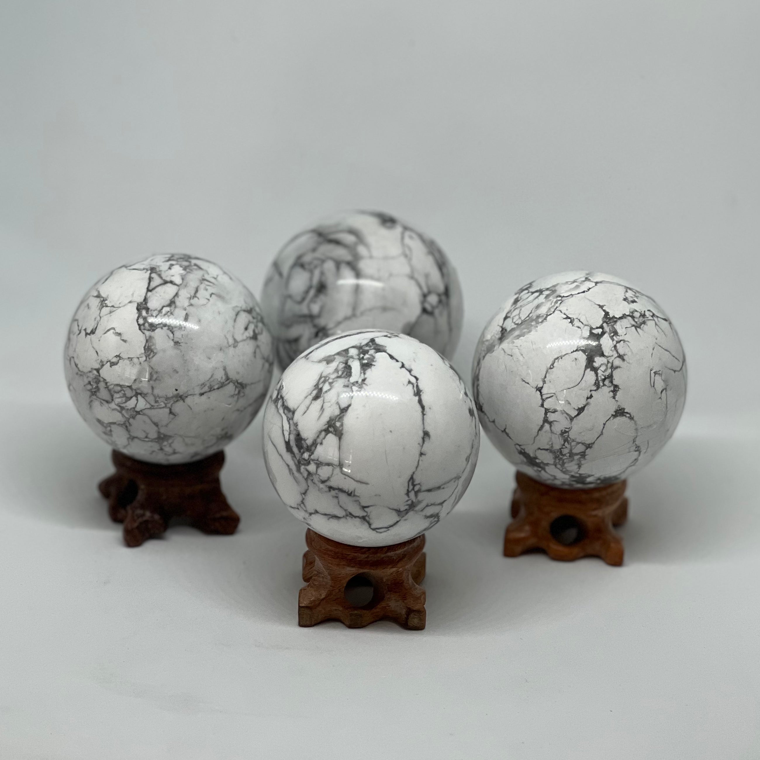 Howlite Sphere Large – Kinesi Living